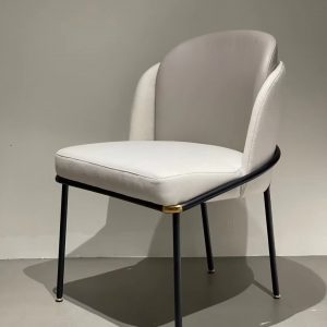 Alda Chair