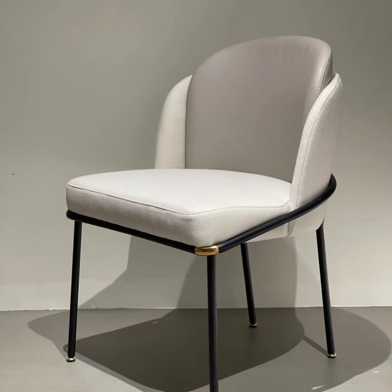 Alda Chair