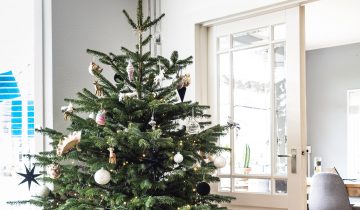 Styling A Chic Christmas Tree